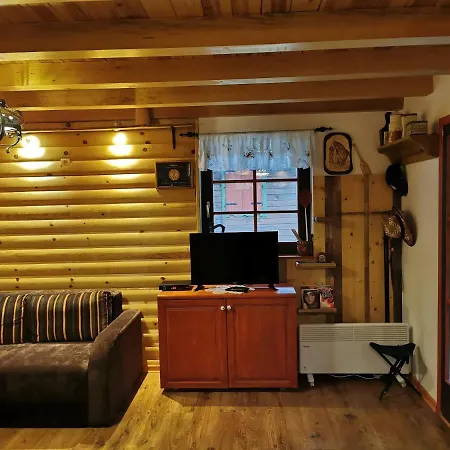 Brvnara Na Obali Reke Drine * Beserovina