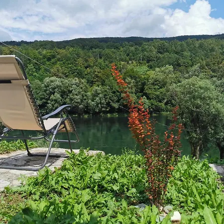 ロッジ Brvnara Na Obali Reke Drine *