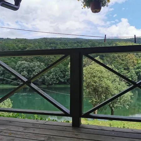 Brvnara Na Obali Reke Drine ロッジ *