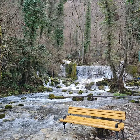 ロッジ Brvnara Na Obali Reke Drine Beserovina