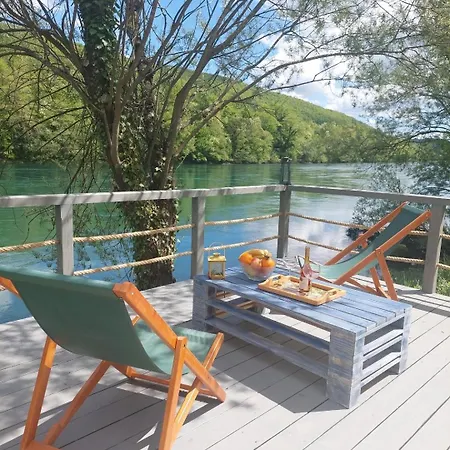 Brvnara Na Obali Reke Drine *