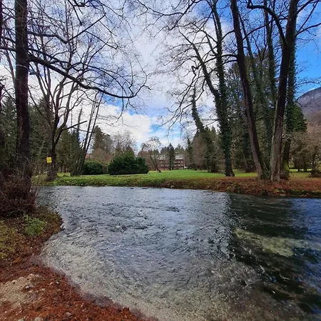 Brvnara Na Obali Reke Drine