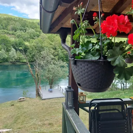 Brvnara Na Obali Reke Drine