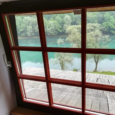 ロッジ Brvnara Na Obali Reke Drine